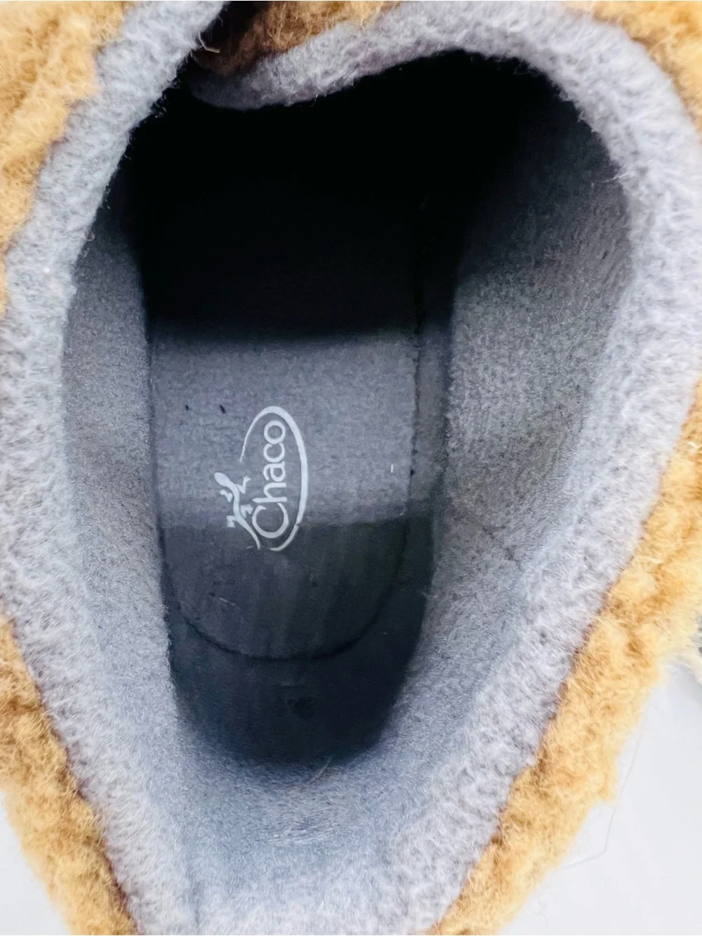 Chaco Kids Shearling-Look Tan Ramble Fluff Slippers Big Kid Size 6